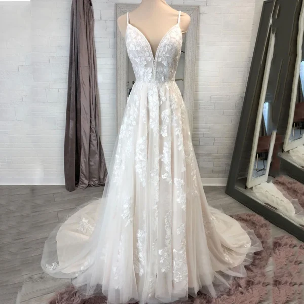 Elegant Light Champagne A-Line Lace Appliques Wedding Dress V-Neck Sleeveless Beading Bridal Gown Ivory Spagetti Straps Open