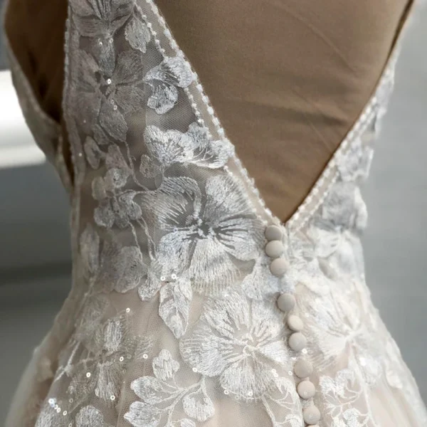 Elegant Light Champagne A-Line Lace Appliques Wedding Dress V-Neck Sleeveless Beading Bridal Gown Ivory Spagetti Straps Open - Image 4